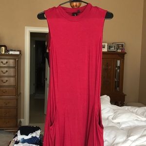 Red sleeveless dress with pockets